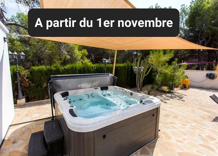 Casa Caledonia - Appartement dans villa avec jardin arboré et piscine à 500 M de la mer